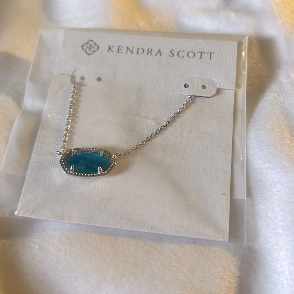 Kendra Scott necklace